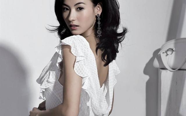 人前很清纯，人后却疯狂？这10位情史混乱的女星，才是“老司机”