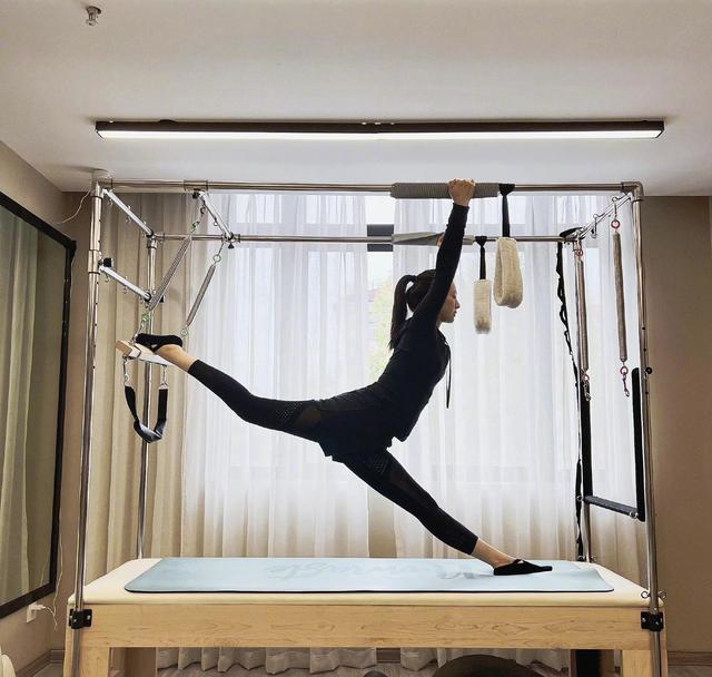 夏天到！20位性感女星接连秀身材，马甲线水蛇腰蜜桃臀，个个养眼