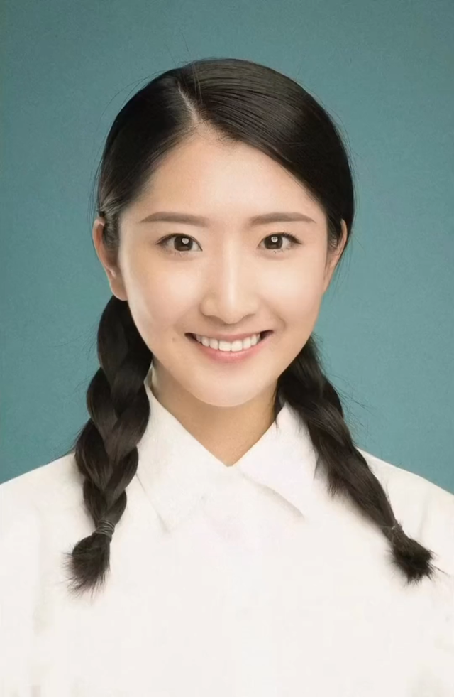 28岁的苏日曼因胃癌去世，14日举行葬礼，好友透露其抗癌最后时光