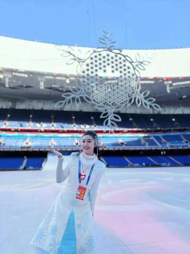 14年前，靠魔性广告语走红却遭非议的“点读机女孩”，如今已让人不敢高攀