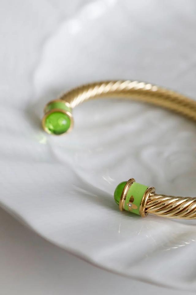 凯特、戴妃同款手镯，英国王室都爱的瓷器，情人节送礼大气有格调