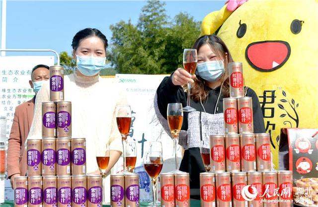 湖北女县委书记直播代言农产品 百万网友围观