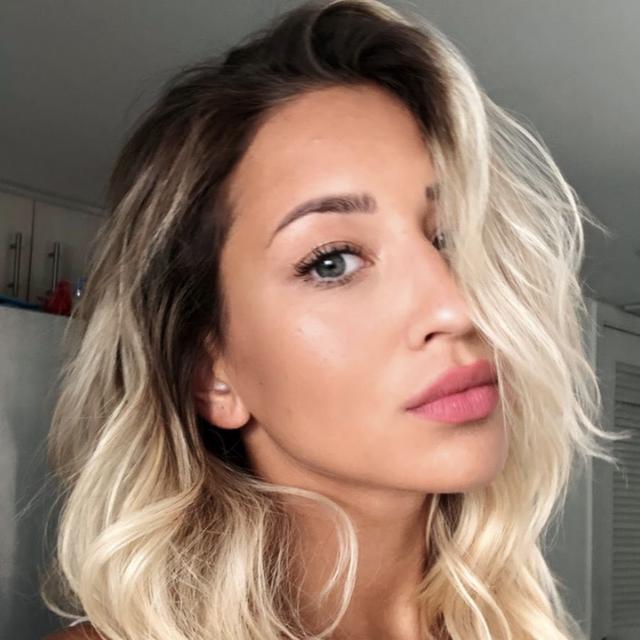 前凸后翘，性感身材，带你了解混血美女维琪·贾斯蒂兹的健身故事