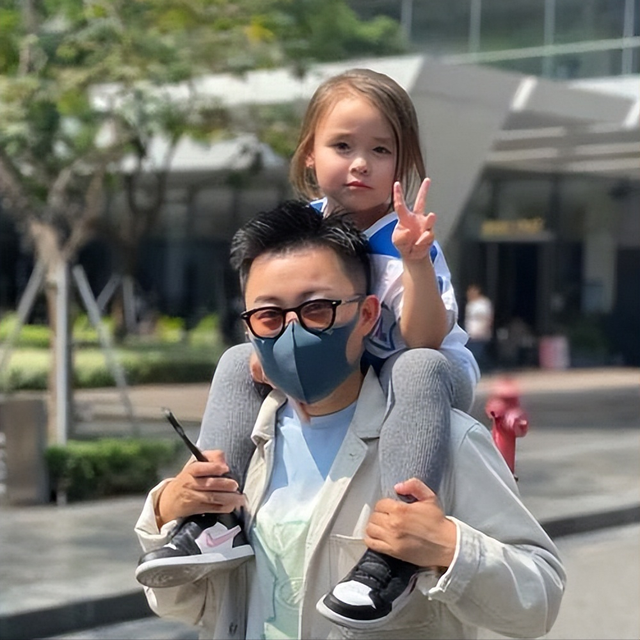 叶海洋不嫁男人直接要小孩,买精生两姑娘,都是四国混血