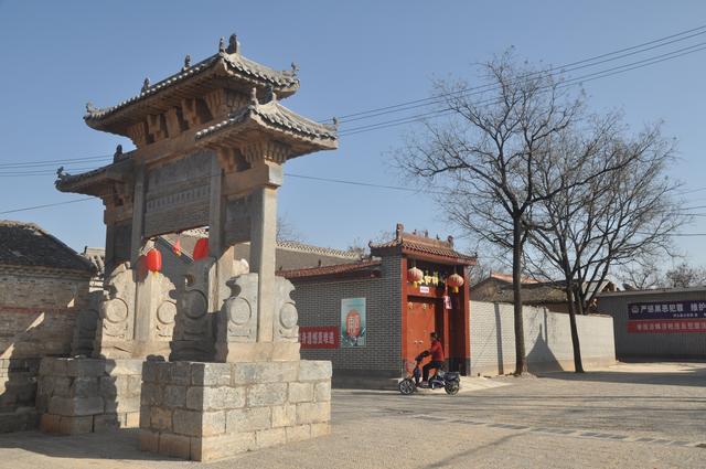 留有残缺的贞洁牌坊，隐藏着女子不为人知苦楚羞涩的往事