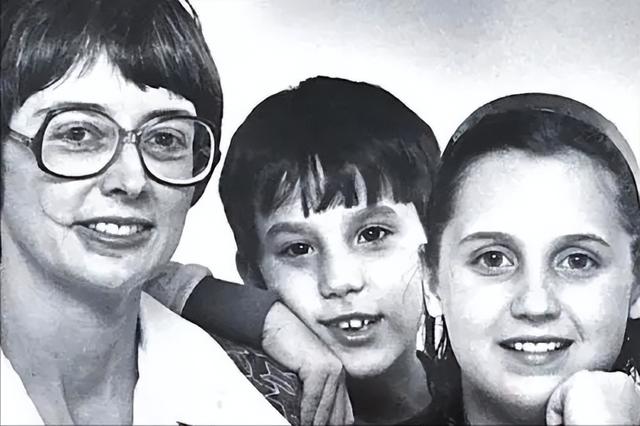 1980年，华裔学生痴迷美女老师，将其绑架囚禁53天，遭受非人折磨