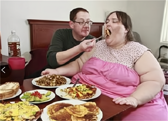 超大号美女：体重1450斤，嫁富豪生2个儿子，称“世界第一胖人”