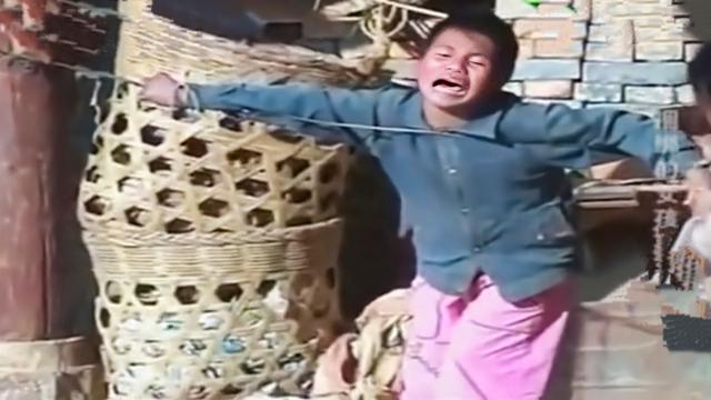 年幼女孩被绑八年，每天家里传出哭声，父母：“我们也不想的。”