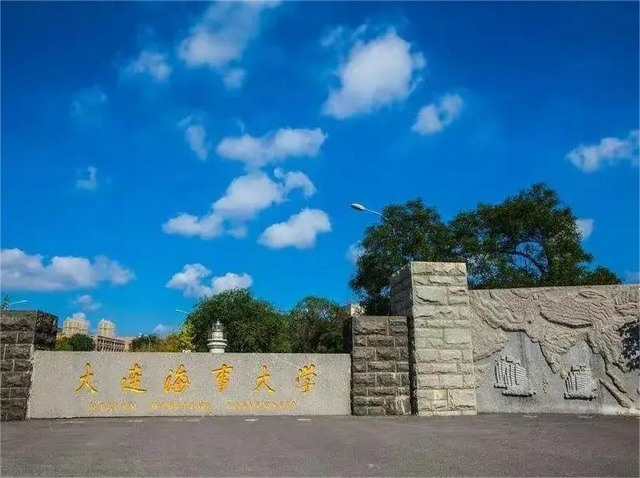 女研究生带母上学，最终宿舍自缢身亡：没有人愿意被脐带栓一辈子