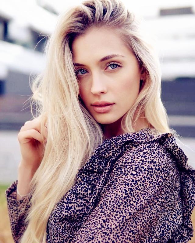 德国顶级模特佐伊，粉丝过百万貌美如花，质感穿搭体现严谨文化