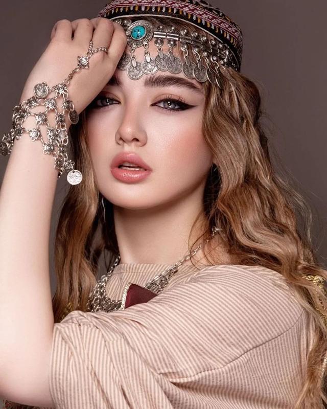 国外的美女：艳丽迷人