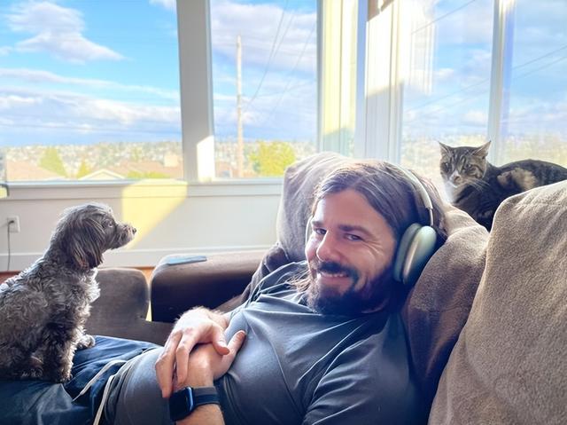 美最有良心老板翻车！自砍百万年薪补贴员工，却PUA性侵多位女性