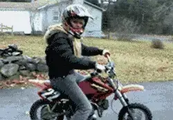 搞笑GIF:美女,我也会划拳,我能参加吗?