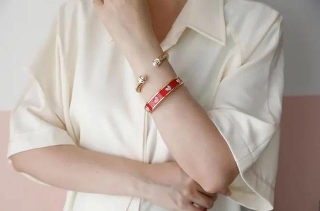 凯特、戴妃同款手镯，英国王室都爱的瓷器，情人节送礼大气有格调