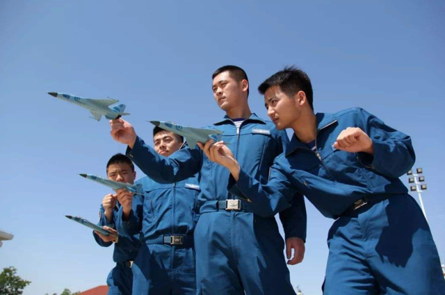 初中生“身高标准”已出炉，多数学生不合格，快看看你达标了没