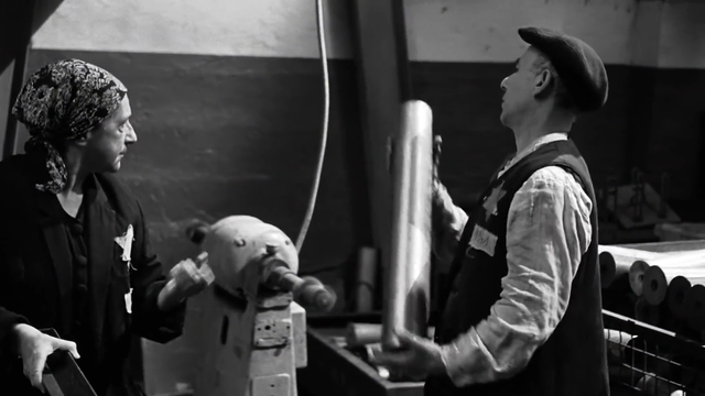 《辛德勒的名单》你不知道的细节！红衣小女孩代表的意义是什么？