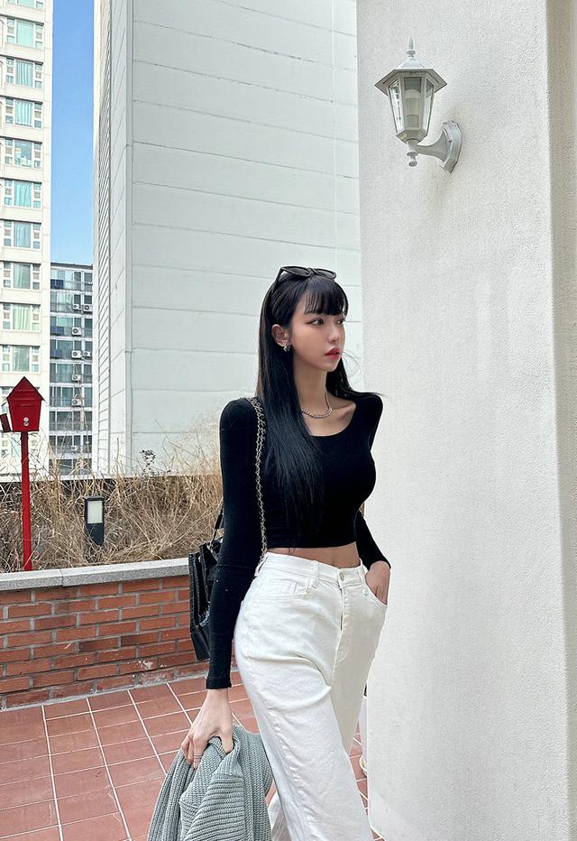 辣妹装太适合春天了，甜美酷飒的风格，回头率百分百