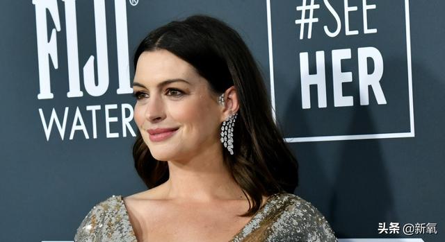 碰瓷刘亦菲还全网好评，姐这张脸真是集天地精华了吧