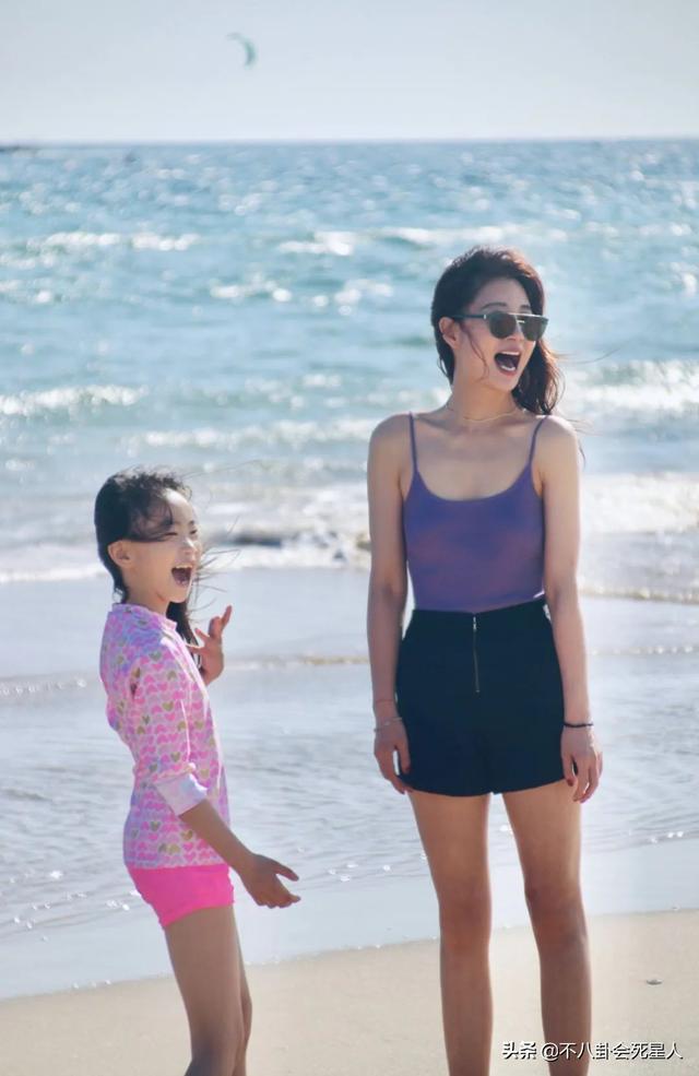 这7位女星一个比一个爱秀身材，露腰泳衣，透视装，紧身衣