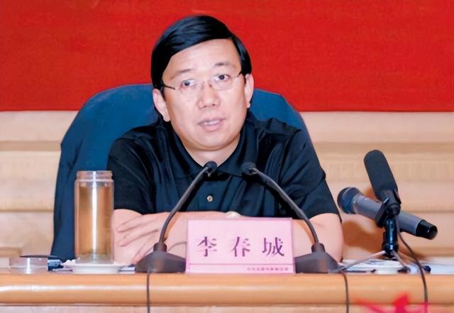 成都美女书记落马，丈夫是高官，一同敛财2800万，最终都入狱