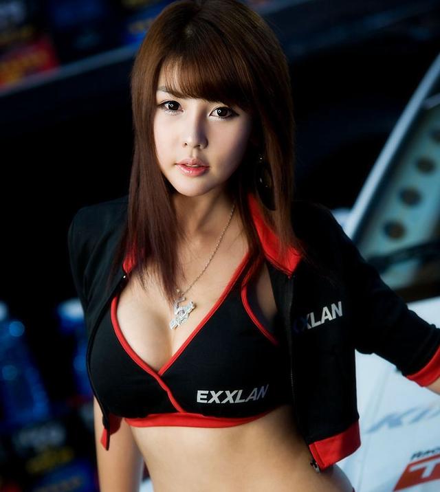 韩国车模界的“干露露”，号称“乳神”火爆全球