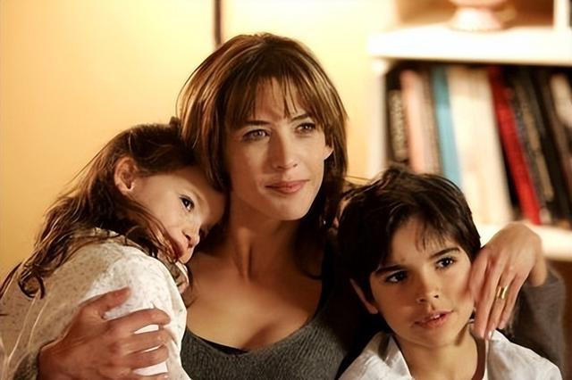 苏菲玛索：惊艳了岁月的法兰西玫瑰，56岁素面朝天，眼神依旧清澈