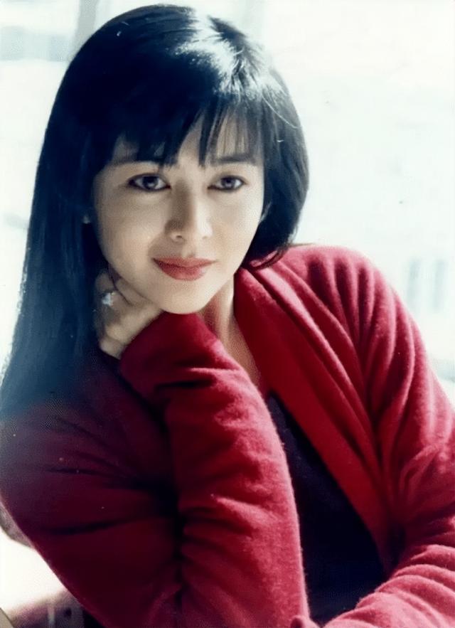 那些惊艳了时光的10位香港女神,各有各的美都是纯天然