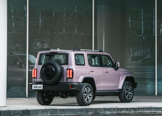 最适合女生使用的越野车，外观粉嫩颜值高，配2.0T发动机