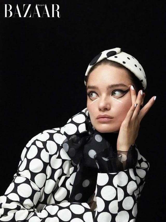 看完女明星的自拍，我发现这几年睫毛白刷了