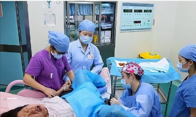 “少女胯”与“妇女胯”有何区别？看当红女明星的站姿，一目了然