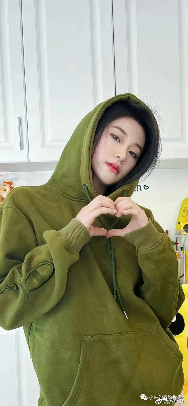 坐拥100万粉丝的美少女,直播间点赞量高达1亿,实力如何?