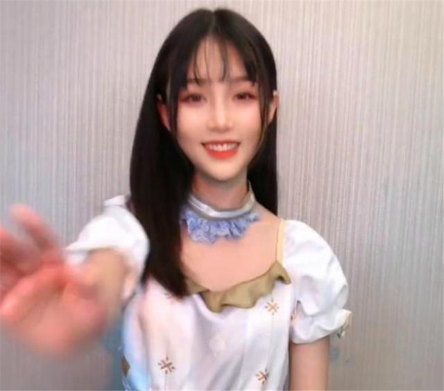 和平精英PEL春决来袭！观赛团呆萌JK装抢眼，COS出镜小白袜绝了