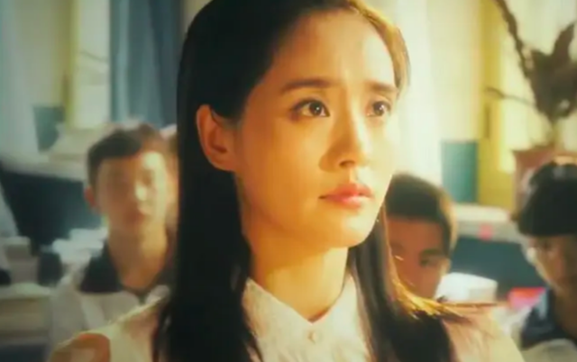 “美人出浴”别尬演，有人一眼万年，有人我想把她按回水里