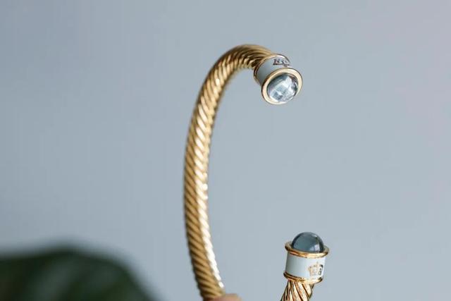 凯特、戴妃同款手镯，英国王室都爱的瓷器，情人节送礼大气有格调