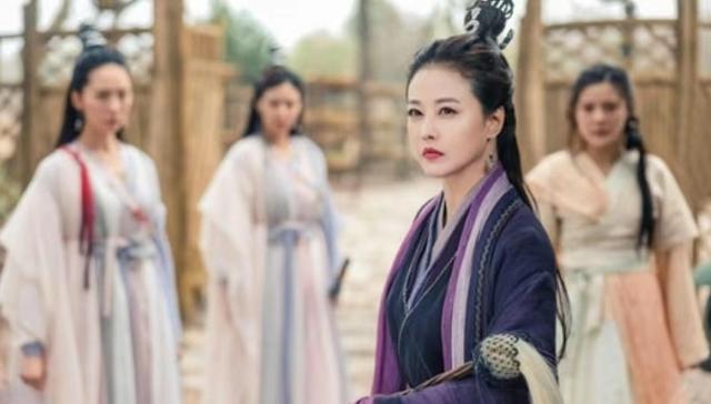 人美心善！港知名女星晒万尺豪宅再添新宠，独居北京不婚不生