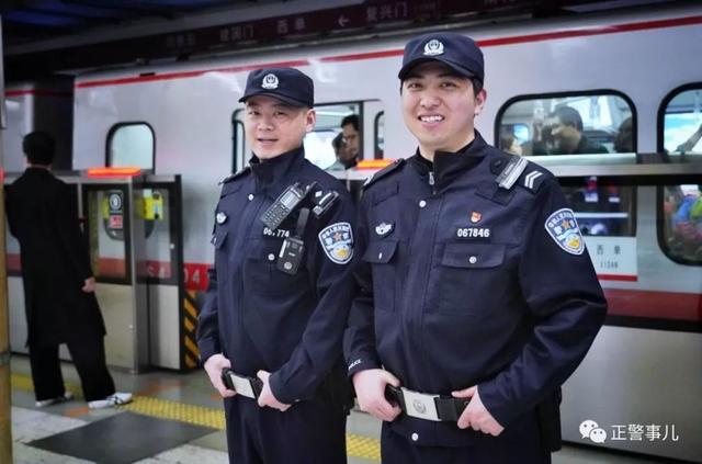 住手，放开那个姑娘