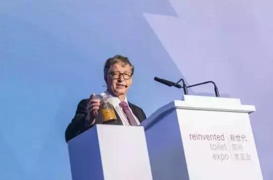 比尔·盖茨为非洲盖史上最牛厕所！全程不用一滴水，排出来还能喝