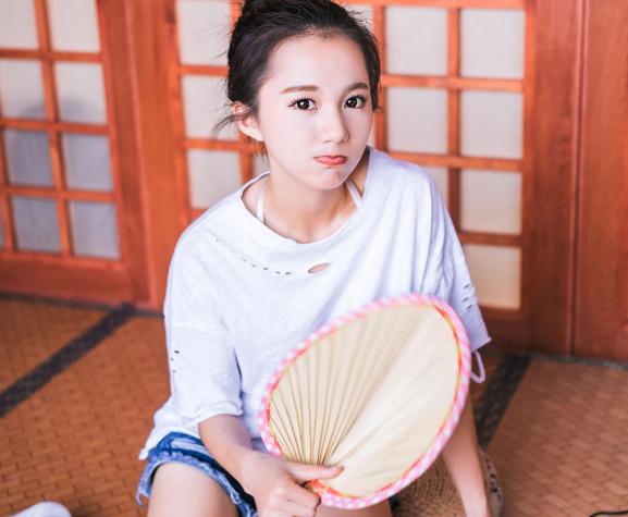 美女在日本屋，想法很多