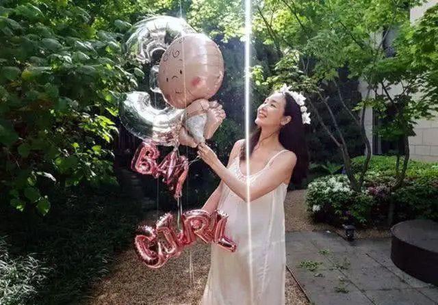 44岁韩国知名女星崔智友顺利产女,与小9岁圈外男友结婚如今幸福
