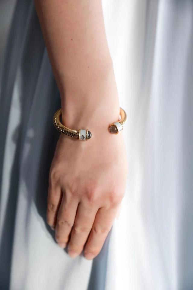 凯特、戴妃同款手镯，英国王室都爱的瓷器，情人节送礼大气有格调