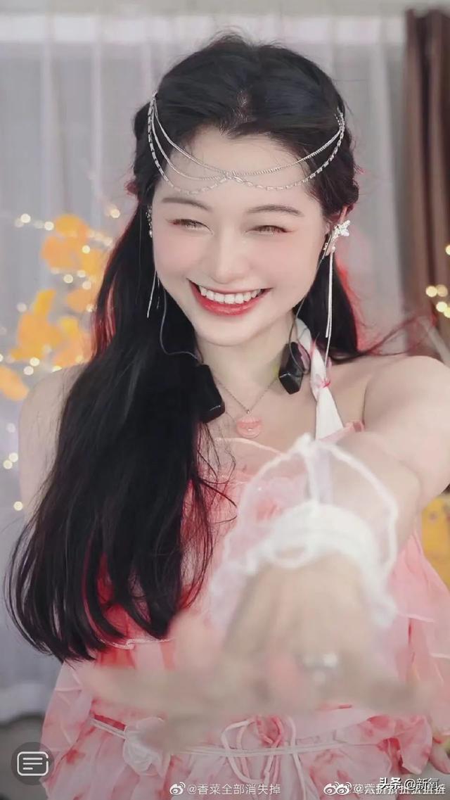 坐拥100万粉丝的美少女,直播间点赞量高达1亿,实力如何?