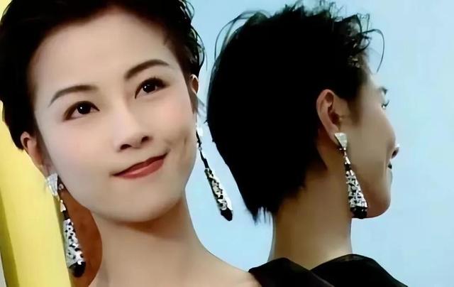 港圈“一眼万年”的短发美女，只服这12位，惊艳洋气，又美又酷帅