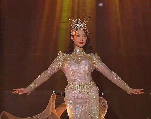 完美女神是假的，胯宽腿粗，溜肩没腰，生图揭露人间真实