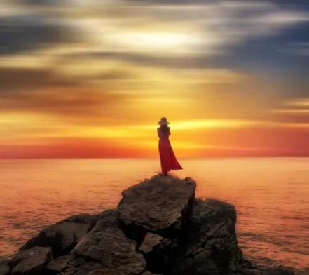 跳广场舞 大姐被骗30万,女友出手 巧用孙子兵法净赚10万