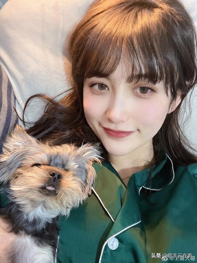 97年美女游戏博主王萌迷人美照欣赏，好漂亮啊