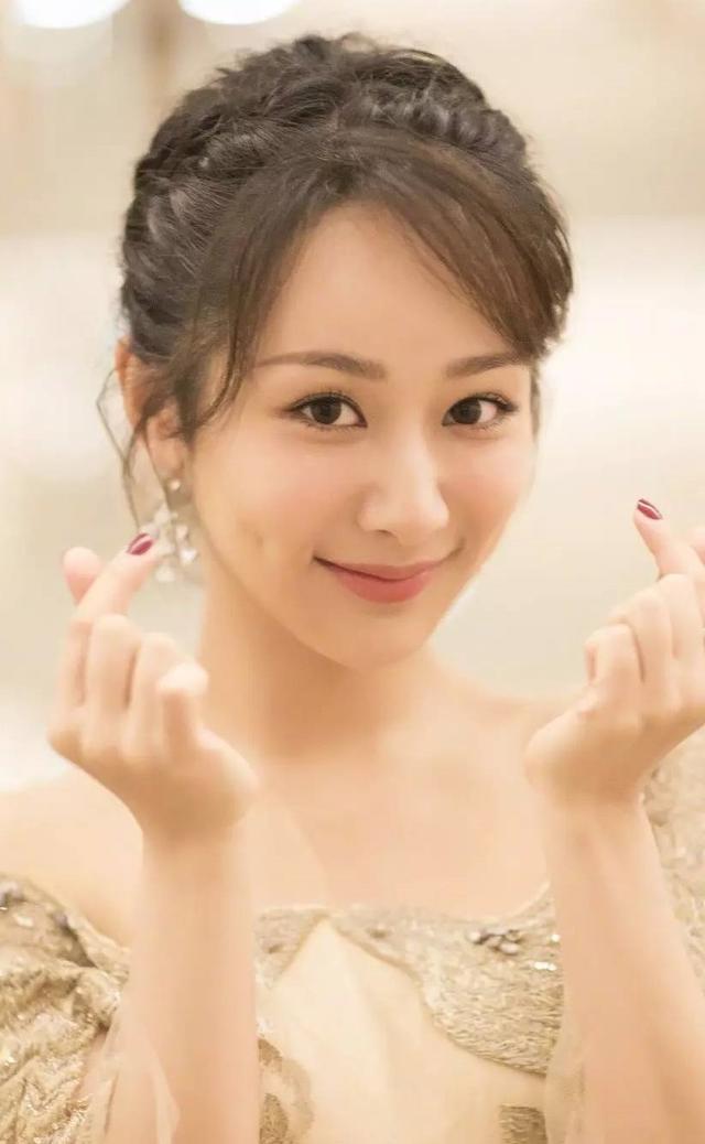 酒窝美女，林心如唐嫣佟丽娅上榜，而她却是公认的酒窝美女