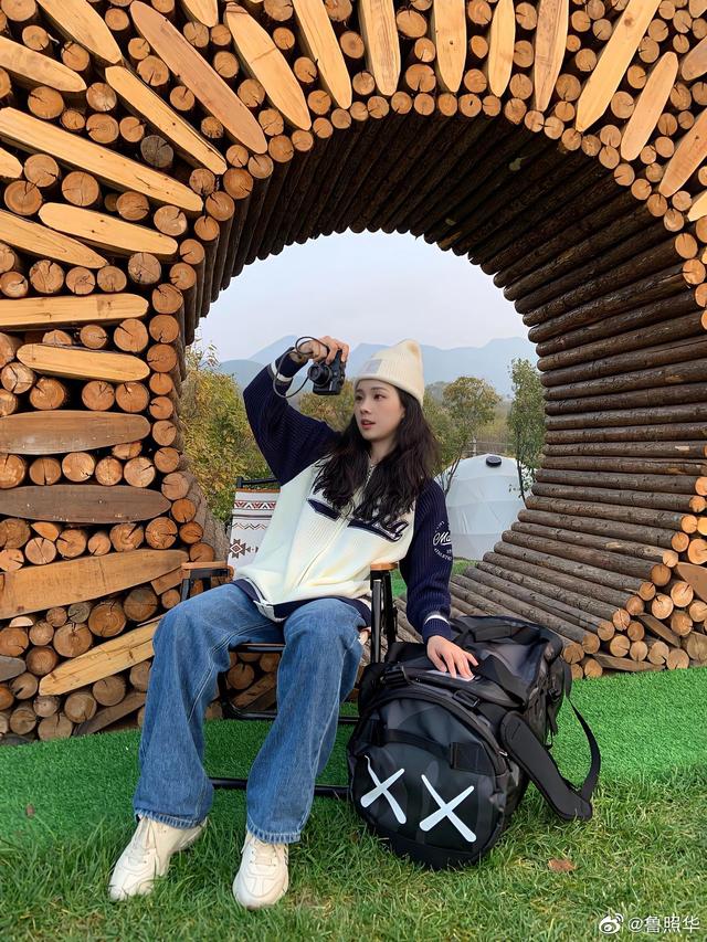 清纯靓丽女明星鲁照华，甜妹子瞬变酷妹，休闲露营东方绿舟