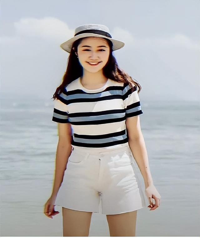 14年前，靠魔性广告语走红却遭非议的“点读机女孩”，如今已让人不敢高攀