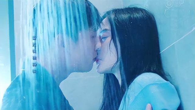 人前很清纯，人后却疯狂？这10位情史混乱的女星，才是“老司机”