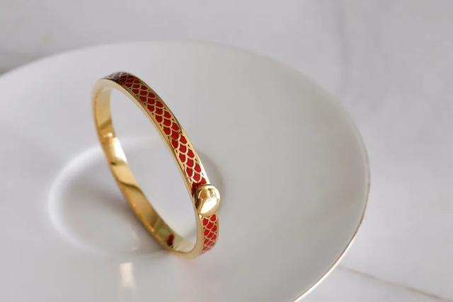 凯特、戴妃同款手镯，英国王室都爱的瓷器，情人节送礼大气有格调